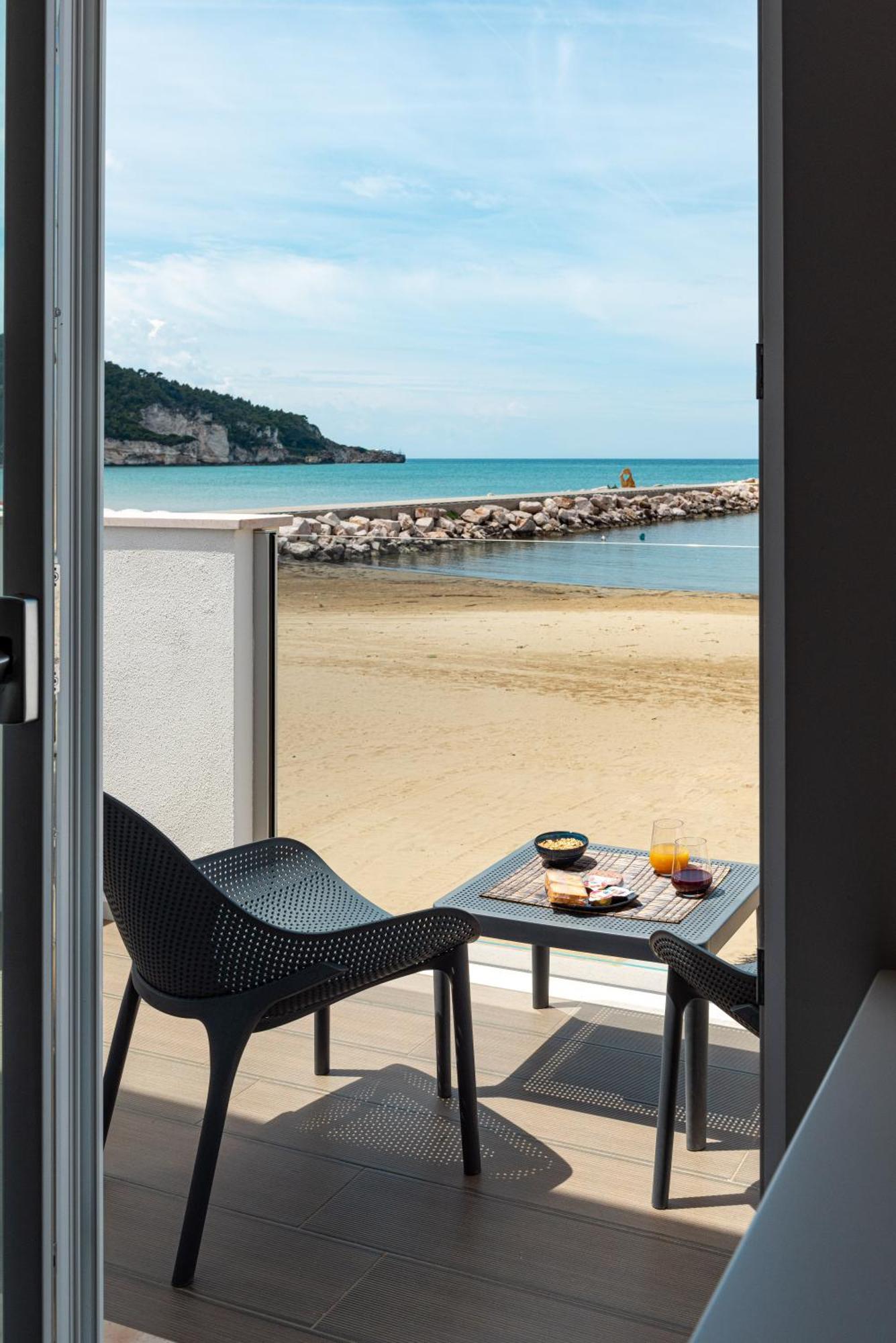 Marina Bay Beach Suites Peschici Ngoại thất bức ảnh