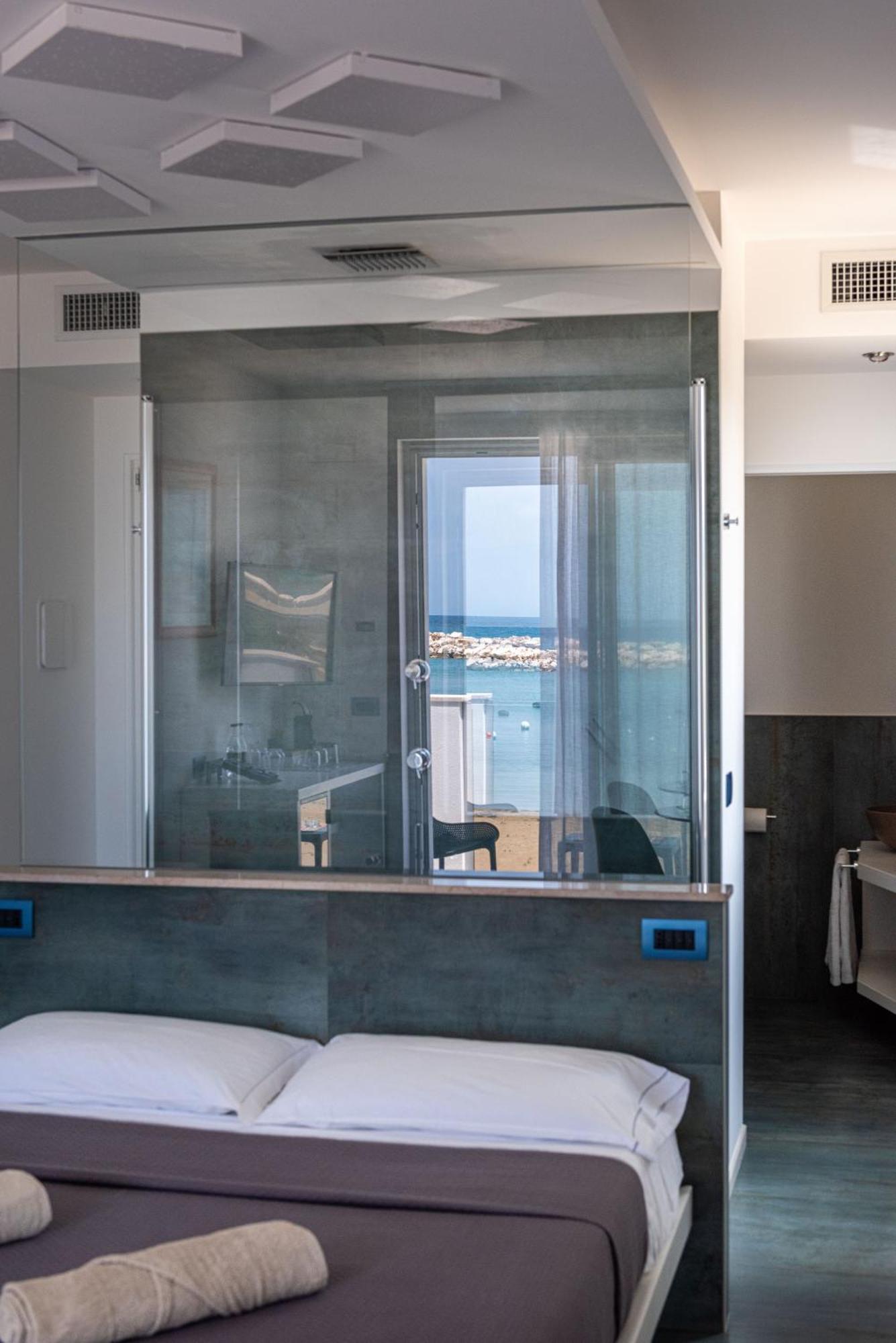 Marina Bay Beach Suites Peschici Ngoại thất bức ảnh